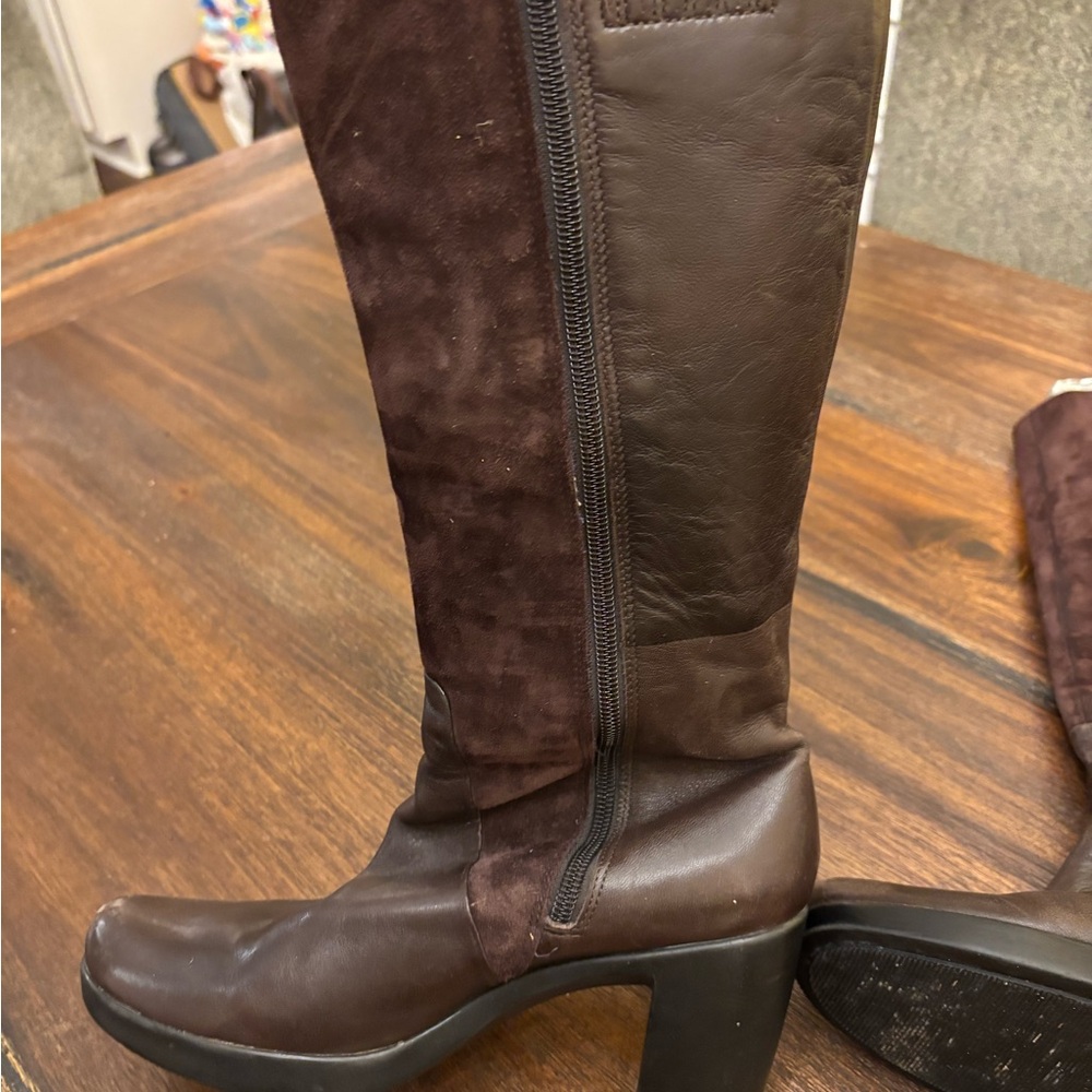Elegant Brown Leather Women's Boots suede/leather